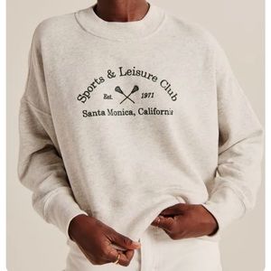 Abercrombie sports and leisure club sweatshirt size M